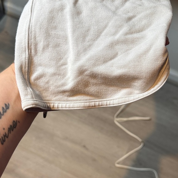 lululemon athletica women’s Light Gray joggers - Picture 3 of 4